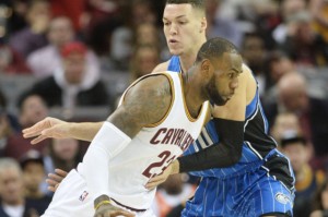  米切尔三分如雨骑士击败魔术