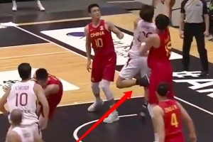  三球鲍尔脚踝重伤黄蜂遭遇晴天霹雳  