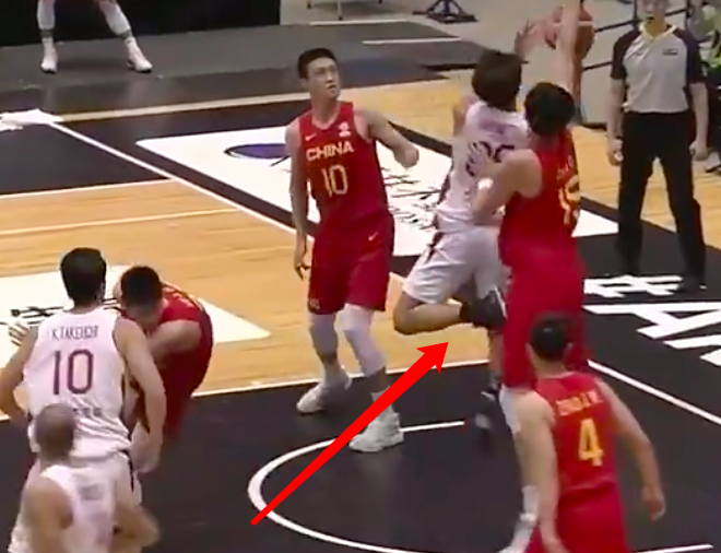  三球鲍尔脚踝重伤黄蜂遭遇晴天霹雳  